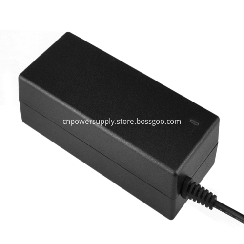 Single Output 19V7.9A Desktop Power Adapter